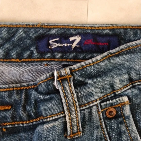 Seven 7 cropped jeans. - Picture 2 of 9